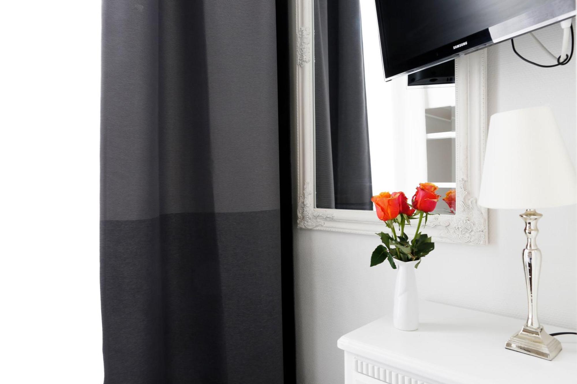 Nieb By Rockchair Apartments L Superhost Status L 3 Bedrooms Boxspringbeds 3 Bathrooms In Center "Kurfuerstendamm" - Cozy Family & Business Flair Welcomes You! Berlin Exterior foto